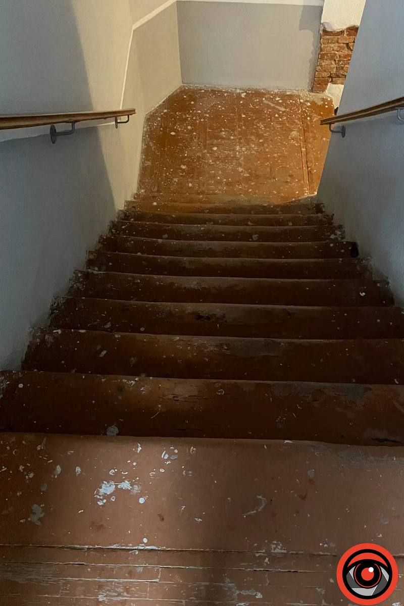 Помий мене: у коломийській ратуші ніяк не приберуть після ремонту 4