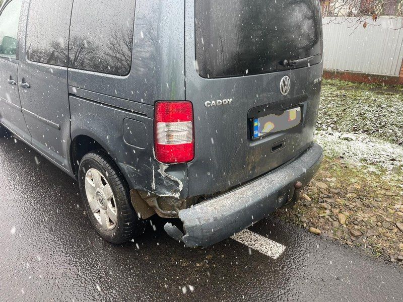 У Ценяві авто викинуло з дороги прямо в поле 5