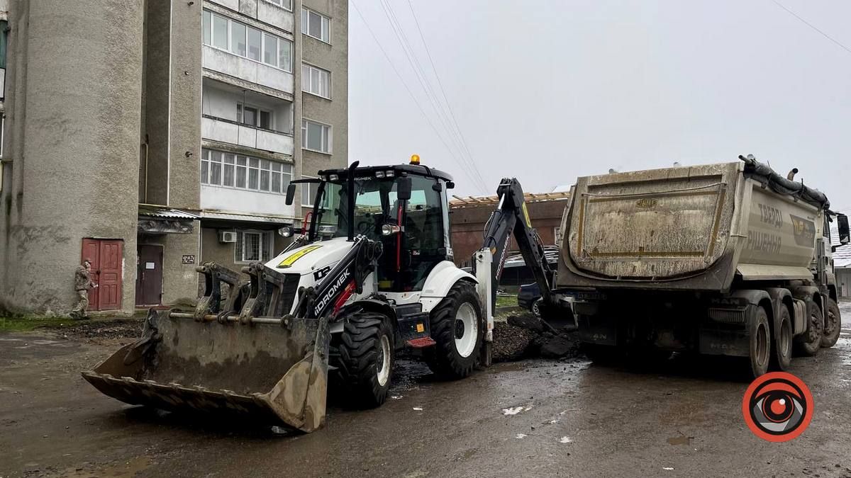 На вулиці Січових Стрільців тривають роботи: в'їзд у двір ускладнений 3