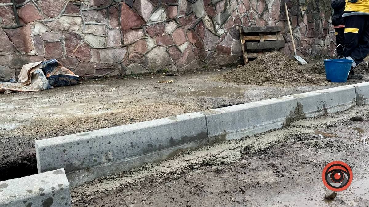 На вулиці Січових Стрільців тривають роботи: в'їзд у двір ускладнений 5