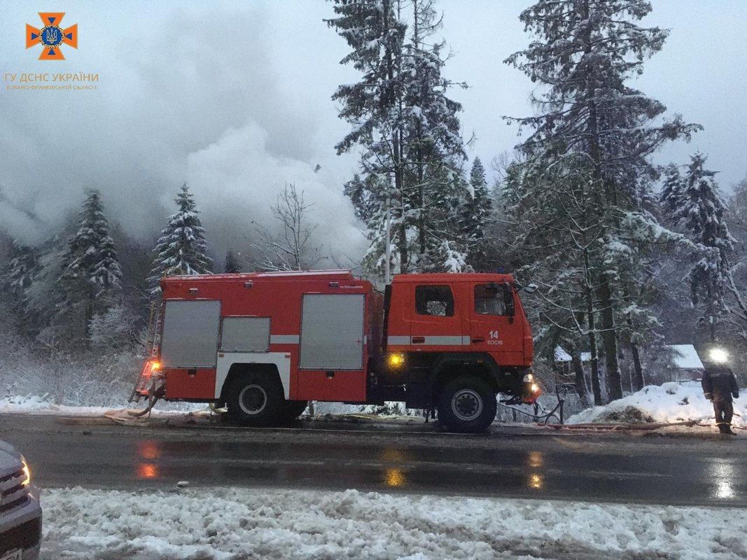 Вночі в селі Пістинь гасили пожежу в кафе 3