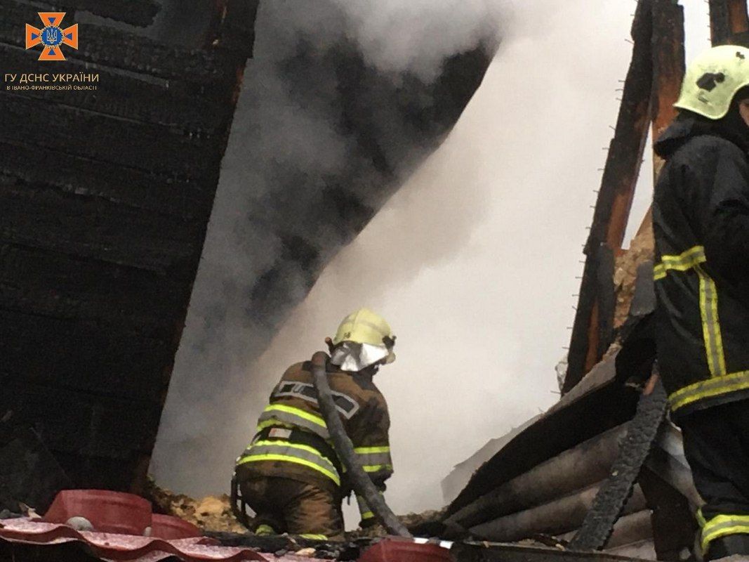 Вночі в селі Пістинь гасили пожежу в кафе 1