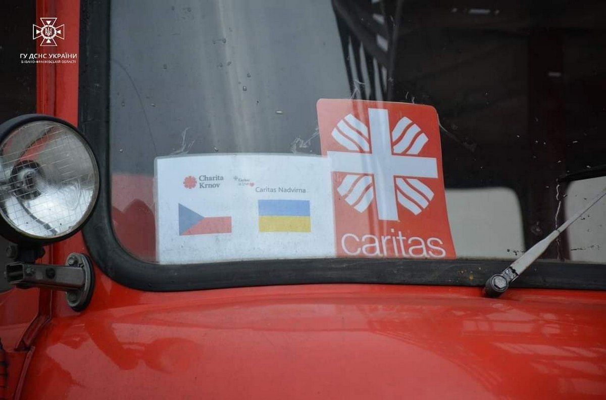 Рятувальникам Надвірнянщини передали висотну автодрабину 2