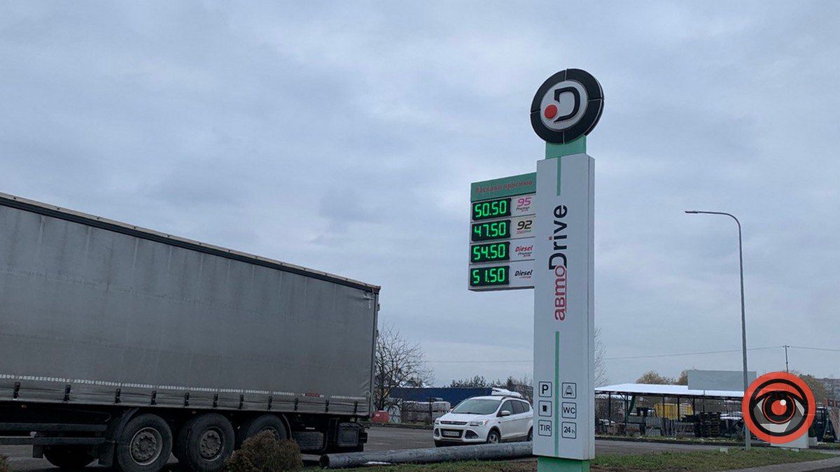 Як працюють заправки в Коломиї, коли немає світла? 3