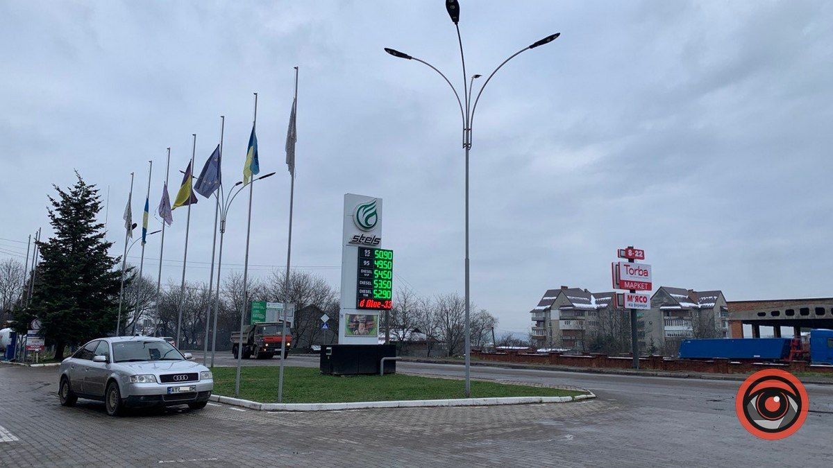 Як працюють заправки в Коломиї, коли немає світла? 2