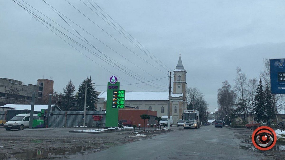 Як працюють заправки в Коломиї, коли немає світла? 6