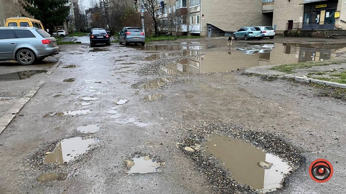 Коломийська Венеція: калюжі на вулиці Богуна 1