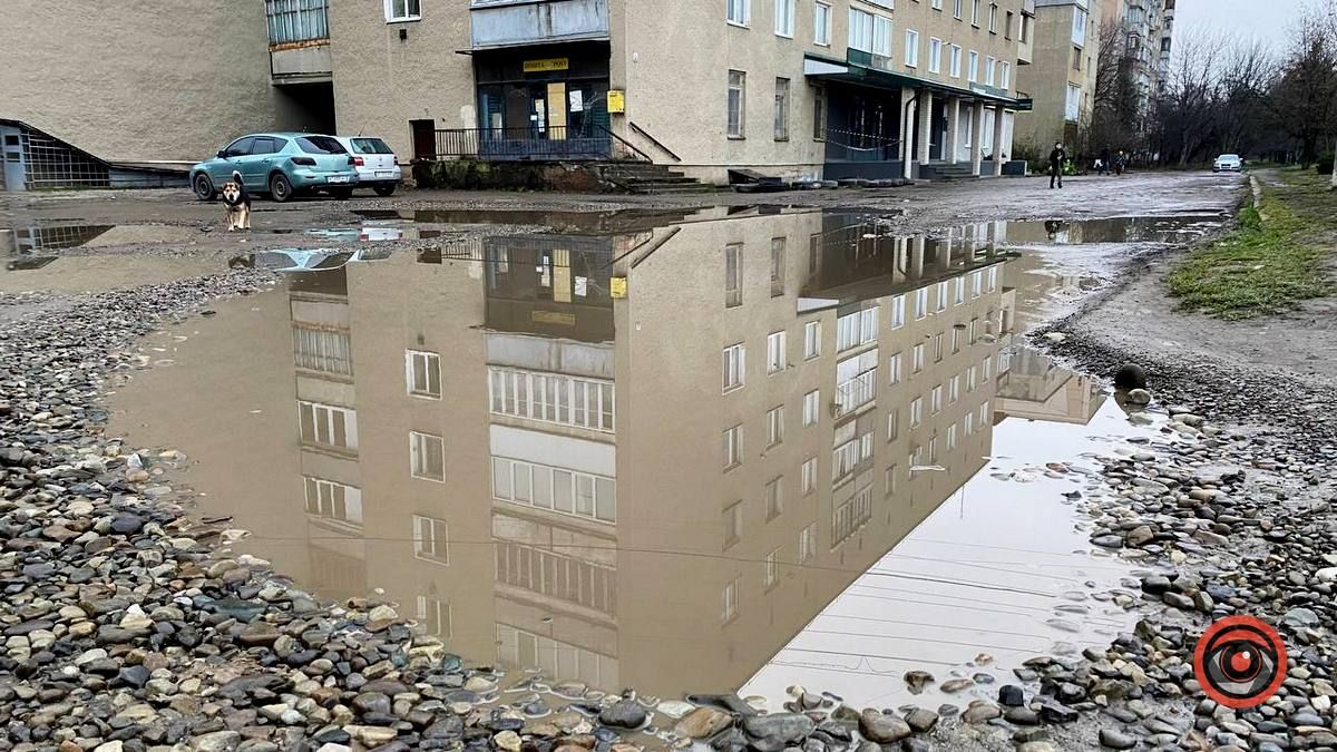 Коломийська Венеція: калюжі на вулиці Богуна 2