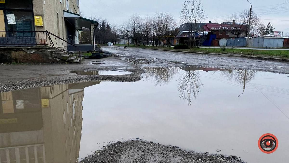 Коломийська Венеція: калюжі на вулиці Богуна