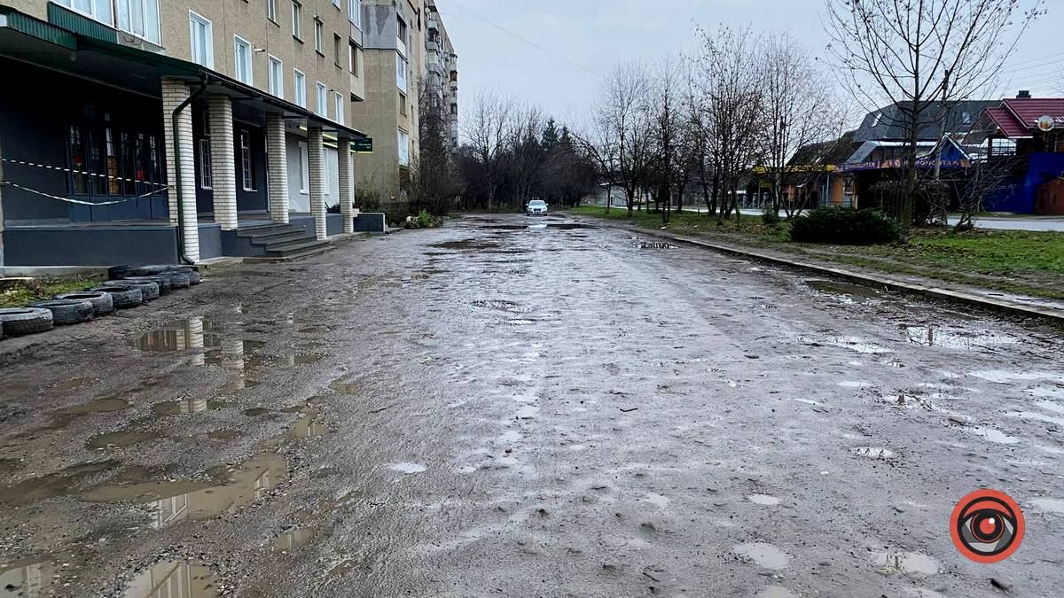 Коломийська Венеція: калюжі на вулиці Богуна 7