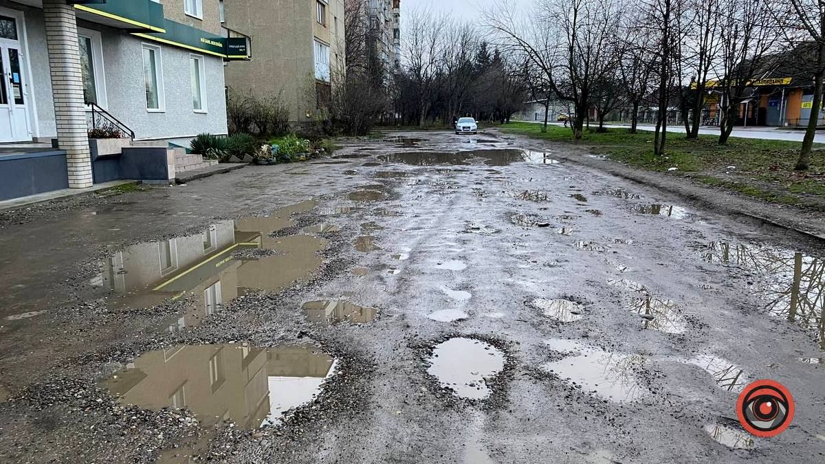 Коломийська Венеція: калюжі на вулиці Богуна 8