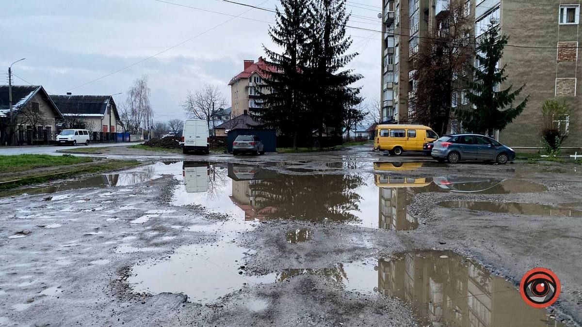 Коломийська Венеція: калюжі на вулиці Богуна 9