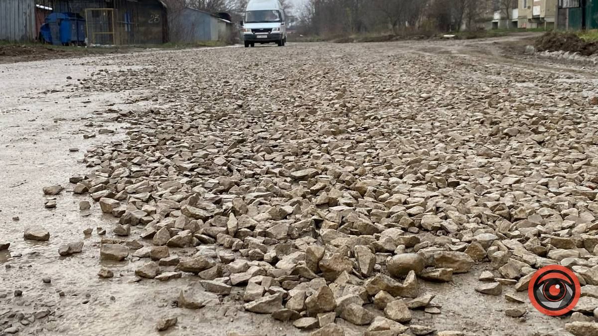 Як защебенили найгіршу ділянку дороги по вул. Хмельницького 1