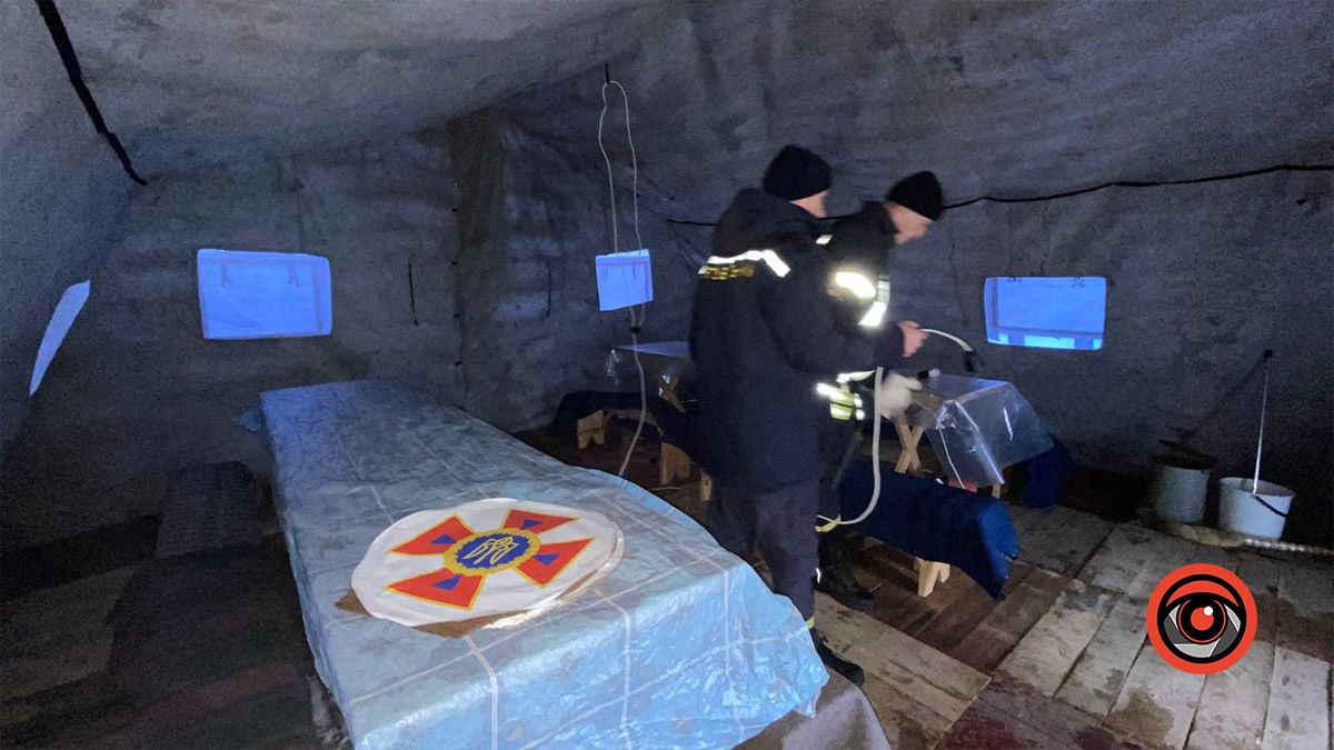 У Коломиї розгорнули мобільний пункт обігріву на площі Відродження 1