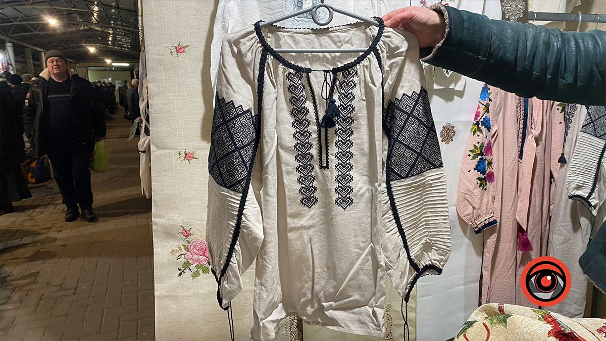 Як працює базар "Вишиванка" у Коломиї: фоторепортаж 25
