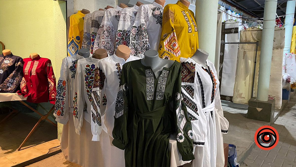 Як працює базар "Вишиванка" у Коломиї: фоторепортаж 26