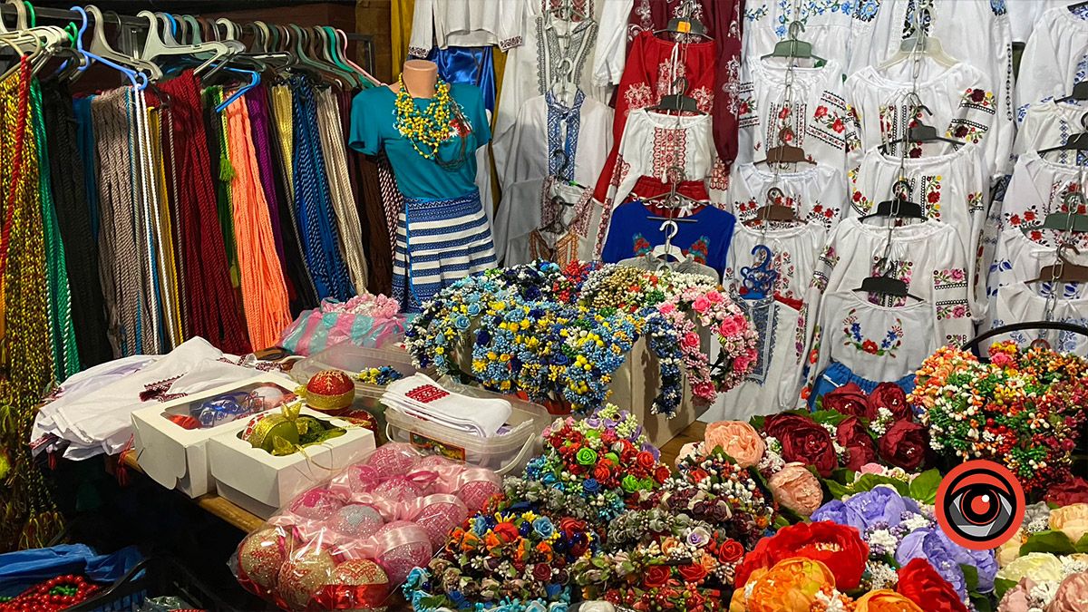 Як працює базар "Вишиванка" у Коломиї: фоторепортаж 17