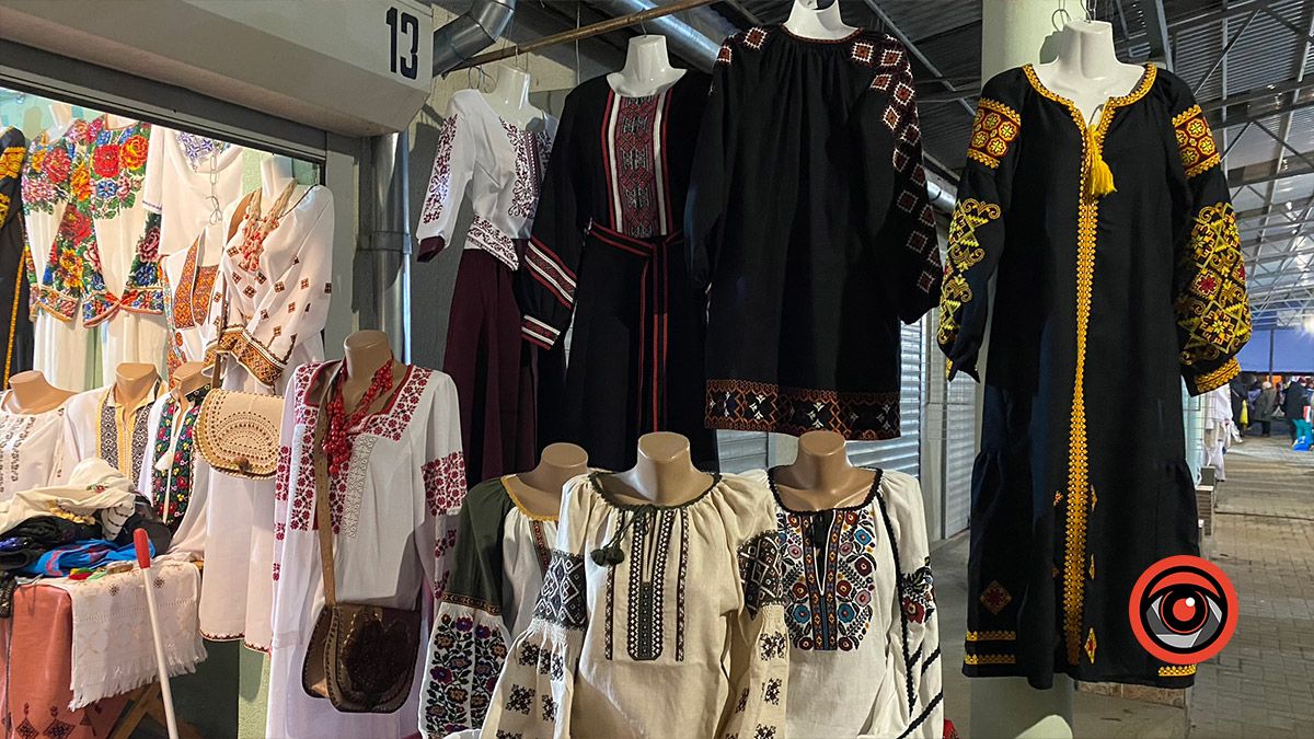 Як працює базар "Вишиванка" у Коломиї: фоторепортаж 31