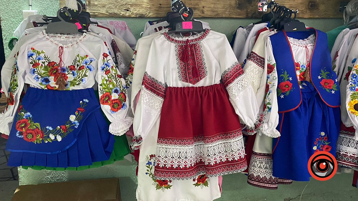 Як працює базар "Вишиванка" у Коломиї: фоторепортаж 40