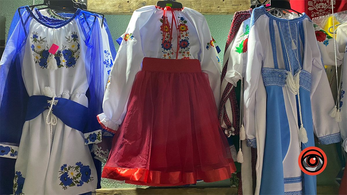 Як працює базар "Вишиванка" у Коломиї: фоторепортаж 41
