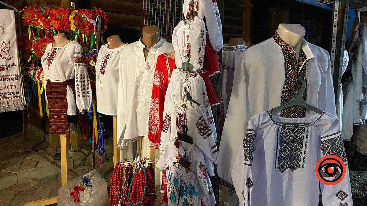 Як працює базар "Вишиванка" у Коломиї: фоторепортаж 19