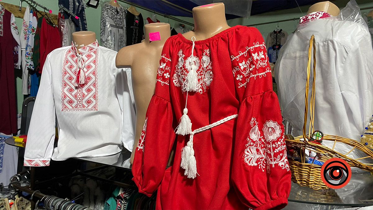 Як працює базар "Вишиванка" у Коломиї: фоторепортаж 42