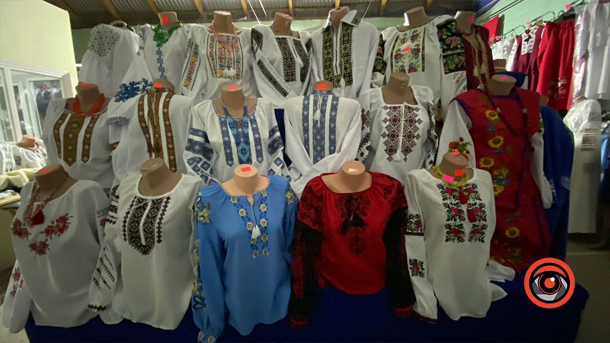 Як працює базар "Вишиванка" у Коломиї: фоторепортаж 44