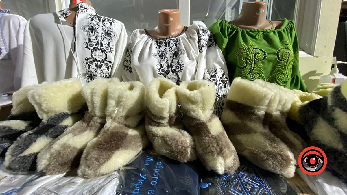 Як працює базар "Вишиванка" у Коломиї: фоторепортаж 45