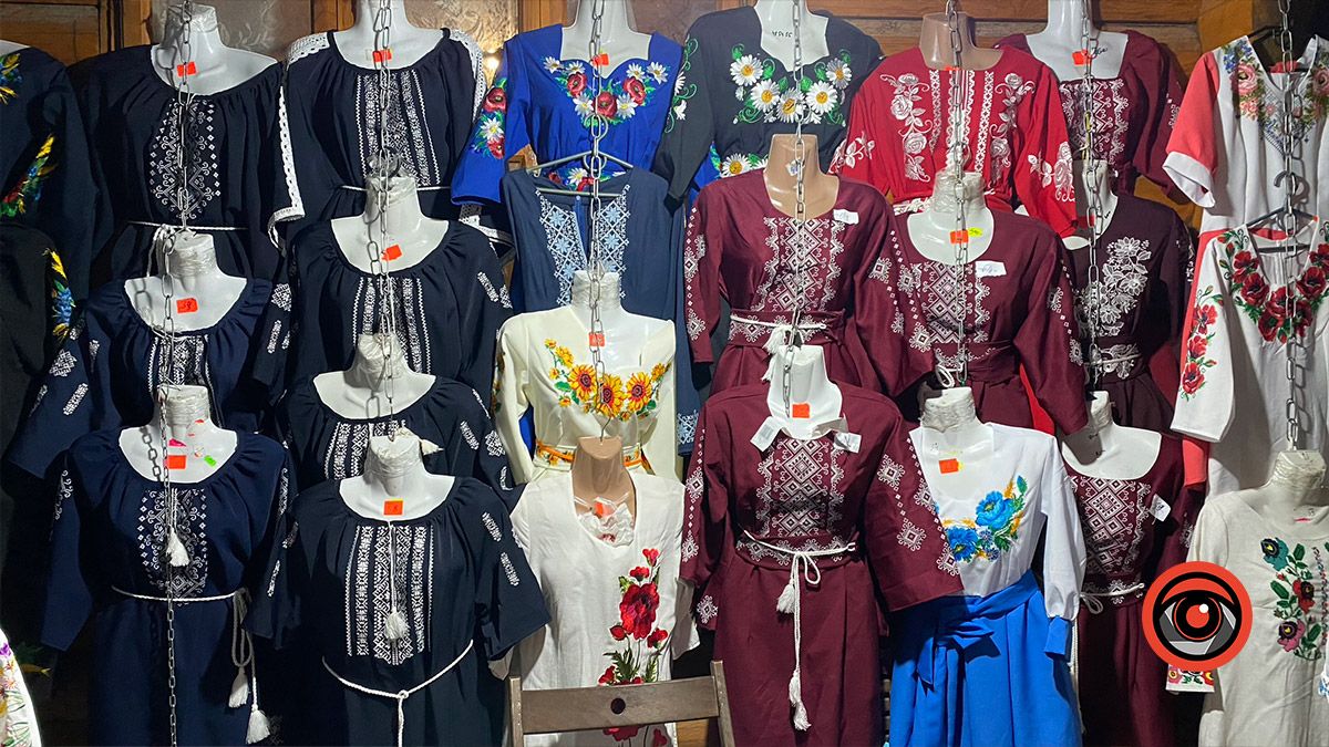 Як працює базар "Вишиванка" у Коломиї: фоторепортаж 21