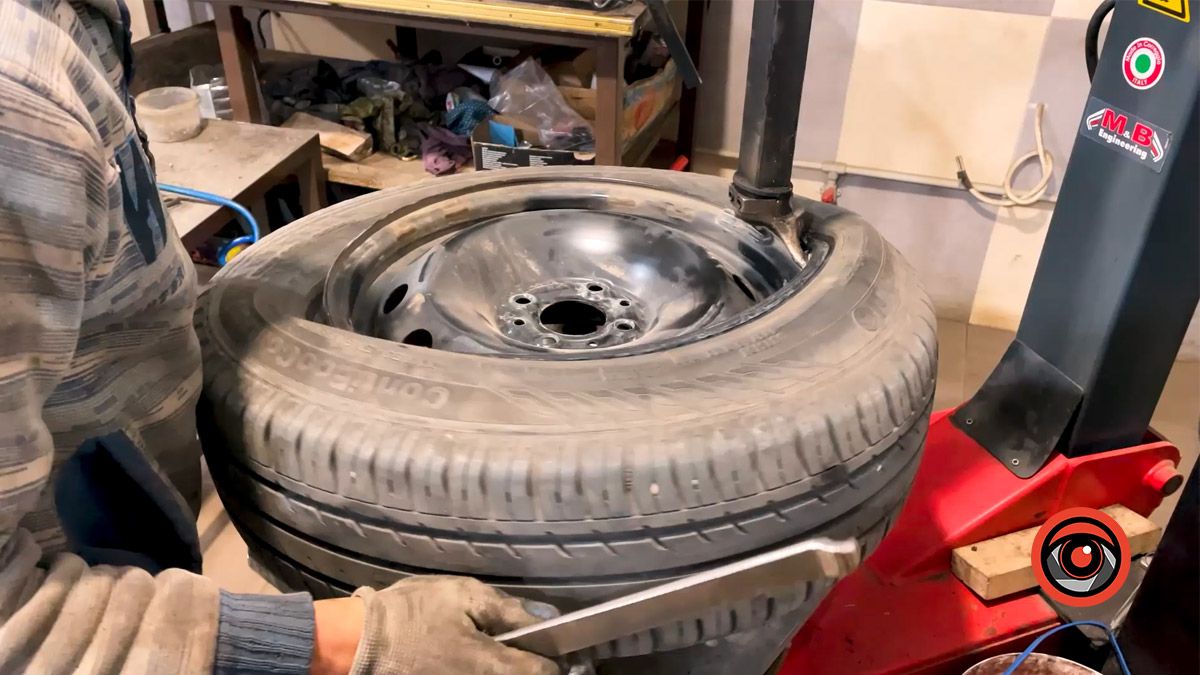 Зима близько - перевзуваємо автівки! | відео 1