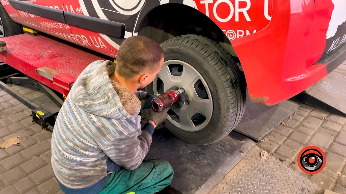 Зима близько - перевзуваємо автівки! | відео