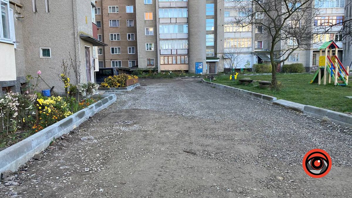 У Коломиї облагороджують прибудинкові території на вулицях Січових Стрільців та Лисенка 2