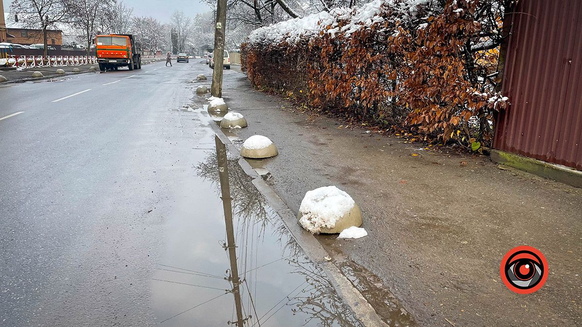 У Коломиї боряться з паркуванням на тротуарах 4