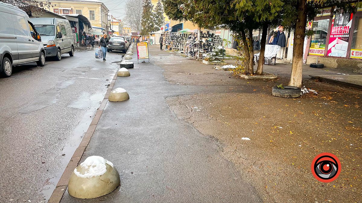 У Коломиї боряться з паркуванням на тротуарах 3