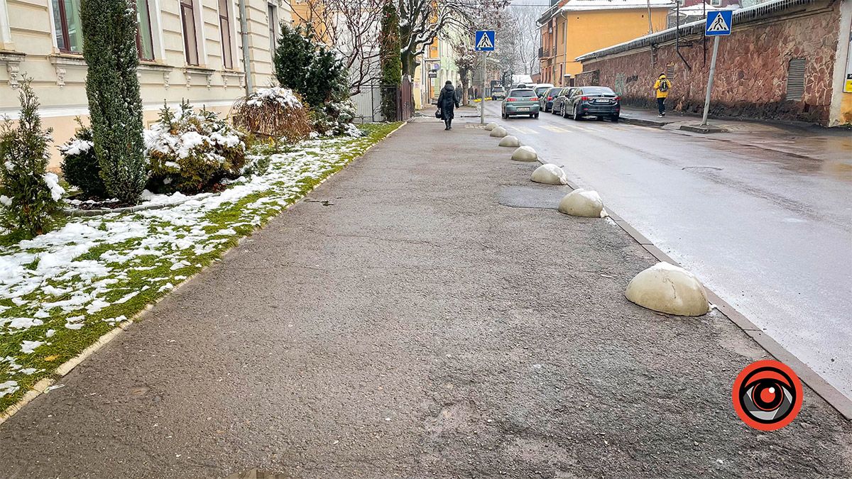 У Коломиї боряться з паркуванням на тротуарах 2