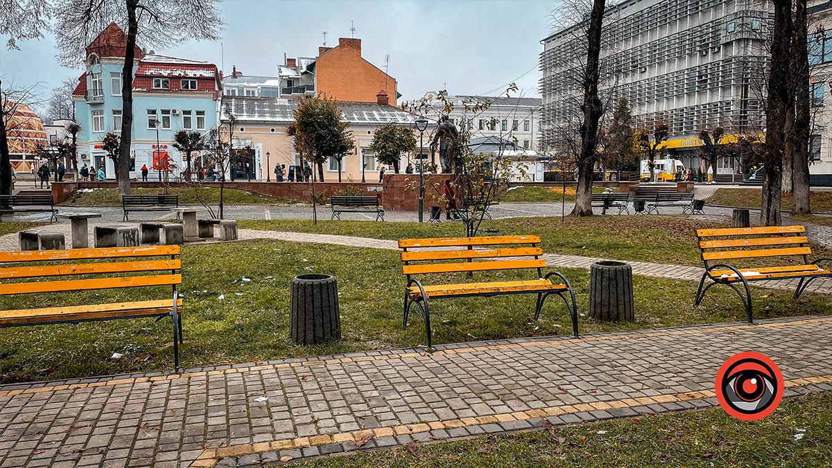Вандали Коломиї постійно нищать громадське майно у Студентському сквері 2