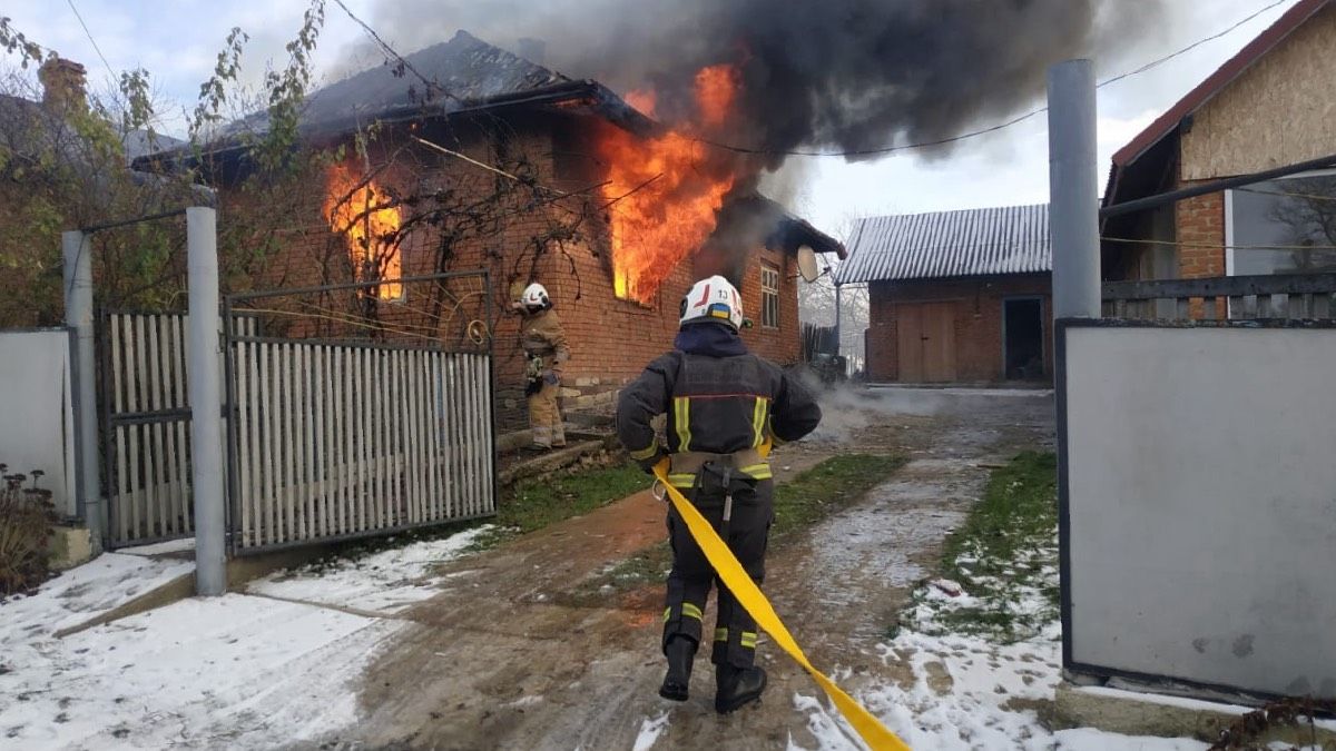 Два житлові будинки загорілись на Городенківщині