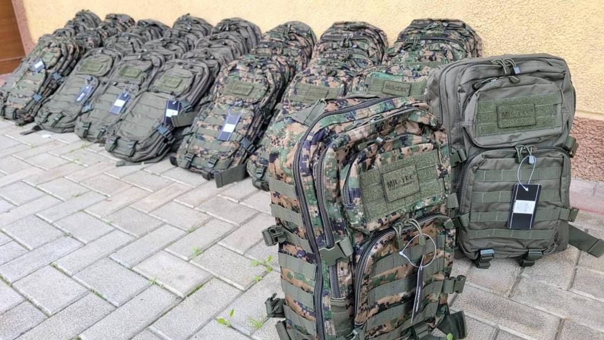 Волонтери ГО "Сильно" в Коломиї передають тонни допомоги і 10-ий місяць забезпечують захисників 3