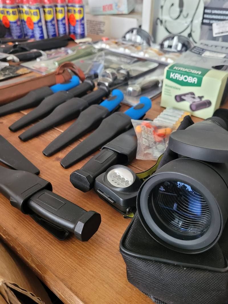 Волонтери ГО "Сильно" в Коломиї передають тонни допомоги і 10-ий місяць забезпечують захисників 5