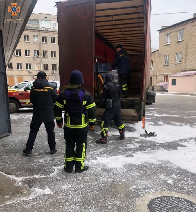 Прикарпатські рятувальники допомогли колегам із визволеного Херсону 1
