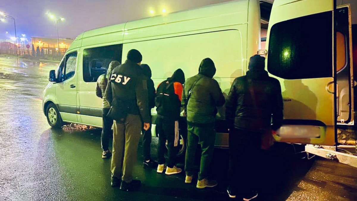 Ще одна схема на Прикарпатті: поліція виявила організаторів незаконного перетину кордону