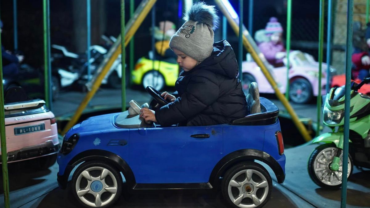 Святий Миколай приймав перших відвідувачів у резиденції в Грушеві 5