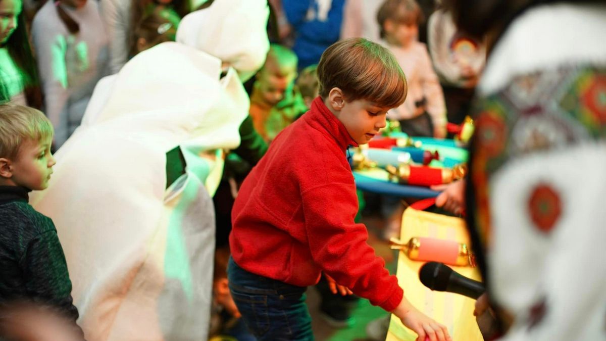 Святий Миколай приймав перших відвідувачів у резиденції в Грушеві 3