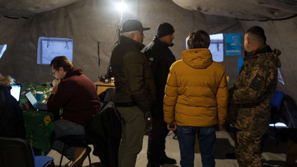 Благодійники допомогли запастися водою та напоями пункту незламності в Коломиї 1