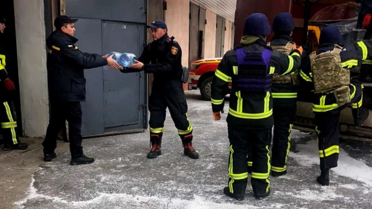 Прикарпатські рятувальники допомогли колегам із визволеного Херсону