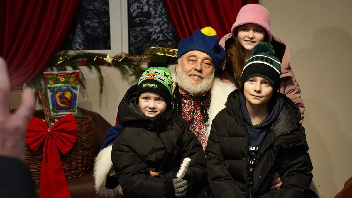 Святий Миколай приймав перших відвідувачів у резиденції в Грушеві 6