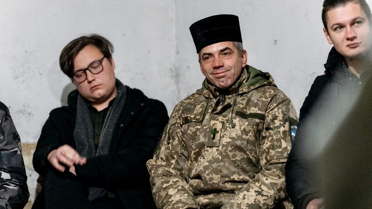 Коломийським волонтерам від влади роздали подяки 2