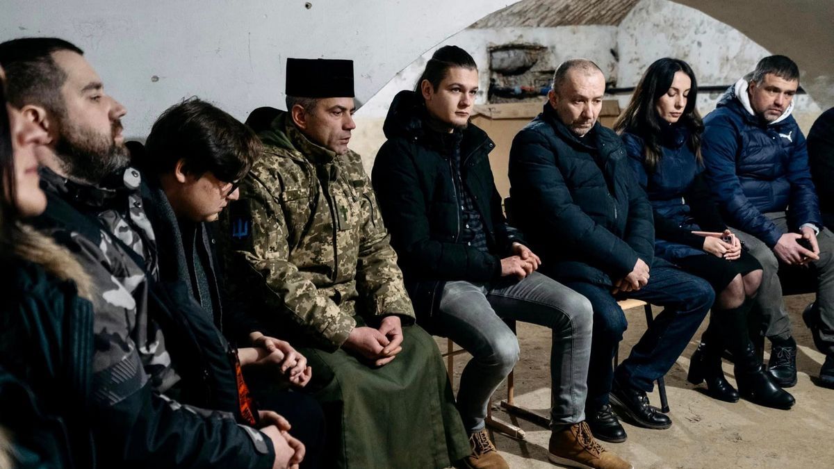 Коломийським волонтерам від влади роздали подяки 9