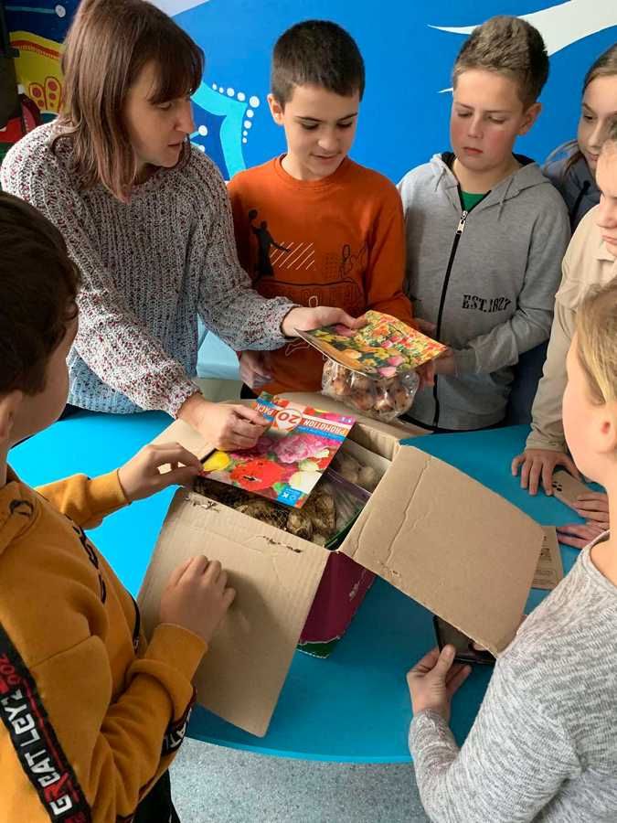 П'ядицький ліцей отримав 500 квіткових цибулин для озеленення території 2