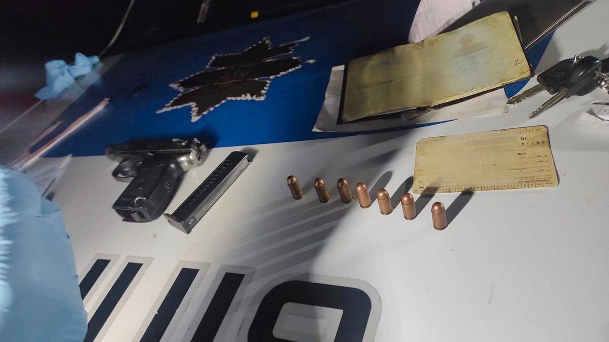 На Прикарпатті чоловік розгулював вулицями зі зброєю в руках 2